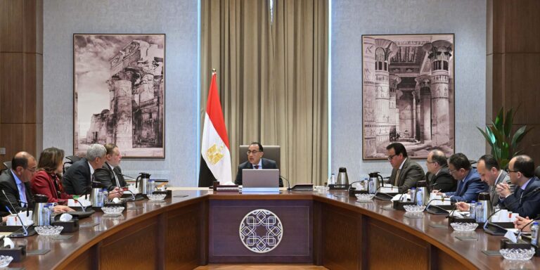 اجتماع مصطفى مدبولي رئيس الحكومة بشأن متابعة الموقف التنفيذي لمشروعات تطوير قطاع الغزل والنسيج والاستغلال الأمثل لبعض الأصول - مجلس الوزراء