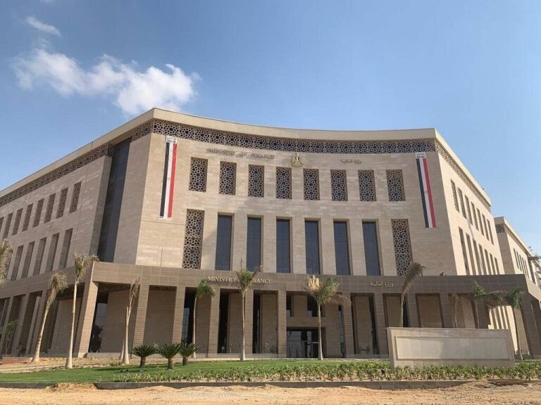 الحكومة مستمرة في تنفيذ استراتيجية تستهدف خفض الدين الخارجي بنحو يتراوح بين مليار وملياري دولار سنويًا