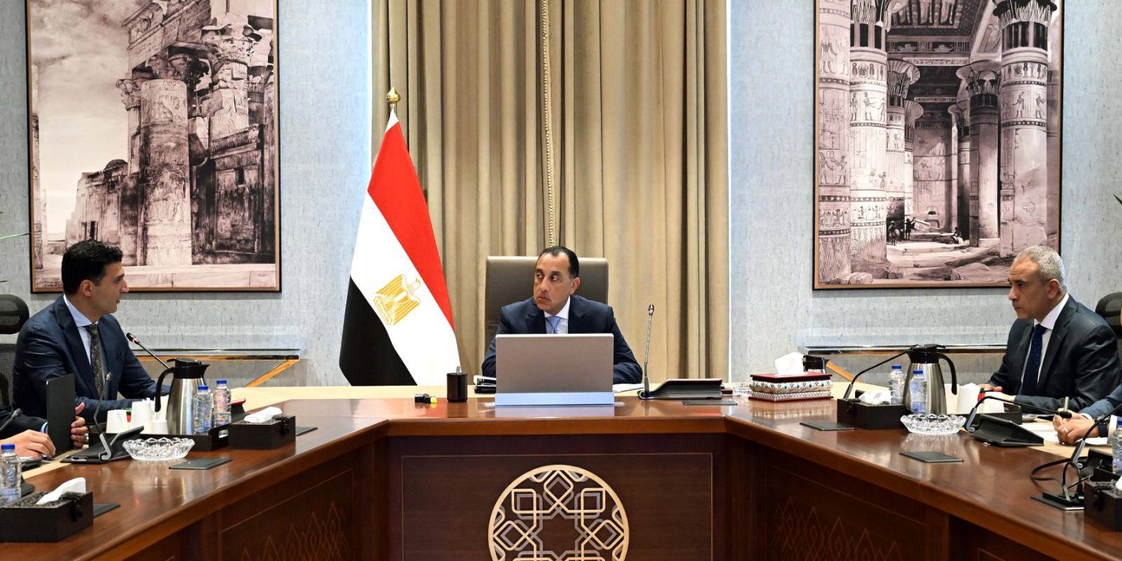 اجتماع د. مصطفى مدبولي رئيس مجلس الوزراء مع المهندس خالد هاشم وزير الصناعة لبحث مُستجدات البرنامج الوطني لتنمية صناعة السيارات - مجلس الوزراء