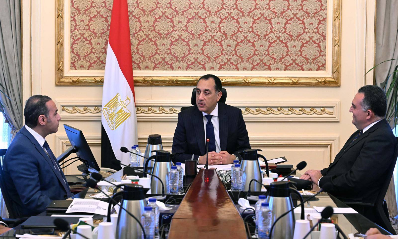 اجتماع مصطفى مدبولي رئيس مجلس الوزراء مع إسلام عزام رئيس الهيئة العامة للرقابة المالية، وعمر رضوان رئيس البورصة المصرية حول تنظيم سوق المال يوم 26 أبريل 2026 - مجلس الوزراء