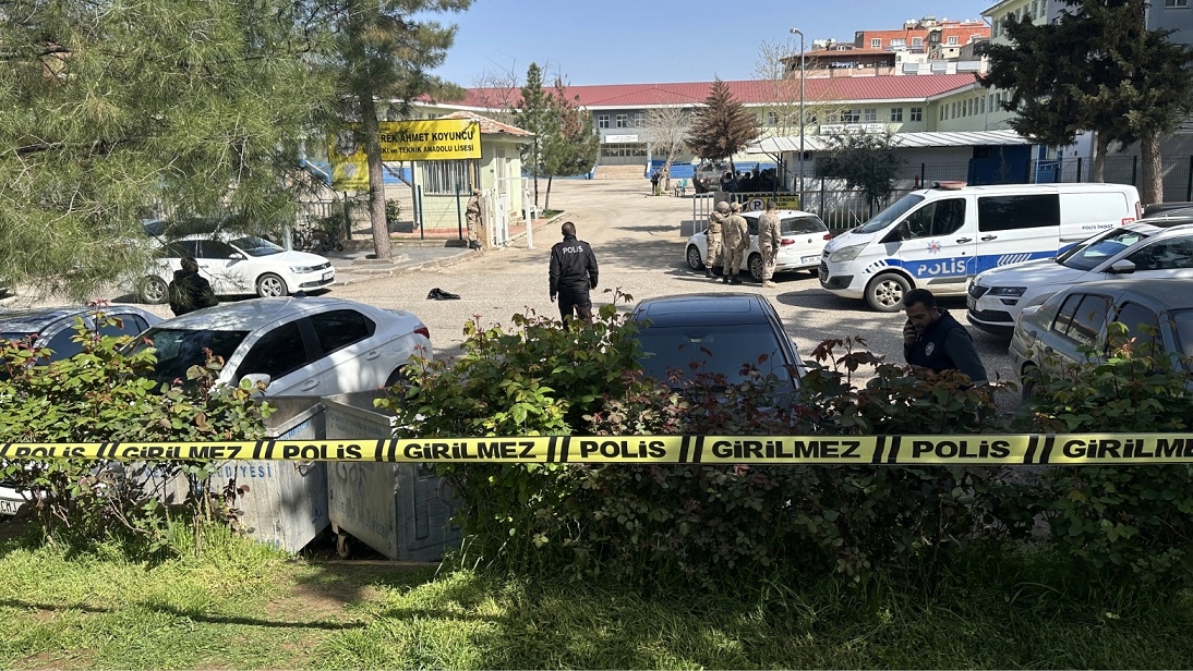 الهجوم بعد يوم واحد من حادث مماثل أسفر عن إصابة 16 شخصاً ما يثير مخاوف متزايدة بشأن تكرار حوادث العنف داخل المدارس