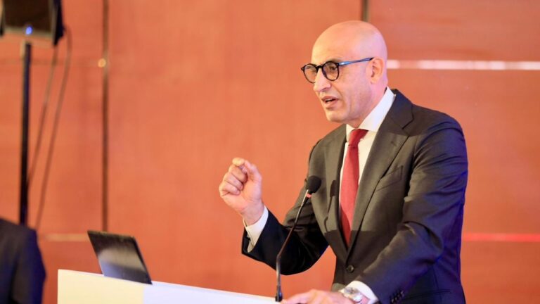 وزير التربية والتعليم والتعليم الفني محمد عبداللطيف