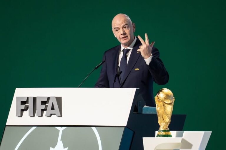 رئيس الاتحاد الدولي لكرة القدم جياني إنفانتينو