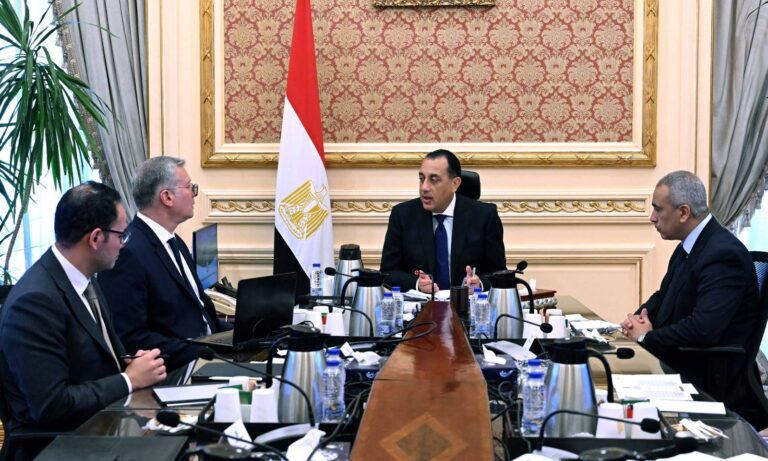 يأتي تسريع الجدول الزمني في إطار سياسة حكومية تستهدف دعم الثقة الاستثمارية في قطاع الطاقة