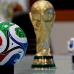 السطح الخشن للكرة يجعل الهواء المضطرب يتشكل عند سرعات معينة، ما يزيد من مقاومة الهواء ويؤثر على استقرار المدى في الكرات القوية والطويلة.