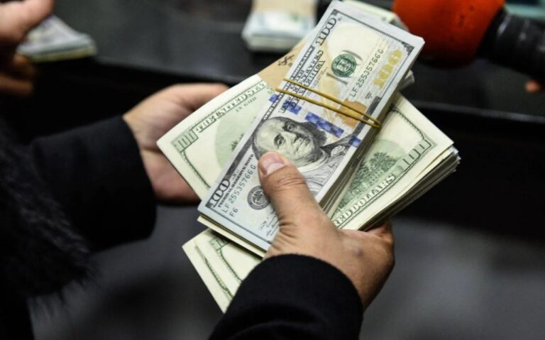 على مستوى أول 9 أشهر من العام المالي الجاري، ارتفعت تحويلات المصريين بالخارج بنسبة 32% لتصل إلى نحو 34.9 مليار دولار.