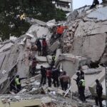 لا يزال مصير لاعب كرة الصالات روبرت بيريز واللاعب السابق كليوديس جارسيا مجهولًا، مع استمرار عمليات البحث والإنقاذ في المناطق المتضررة.