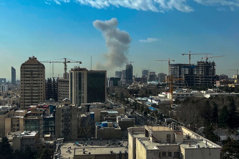تنفيذ غارات استهدفت مواقع لتخزين الصواريخ والطائرات المسيرة، إضافة إلى منشآت رادار ساحلية داخل إيران.