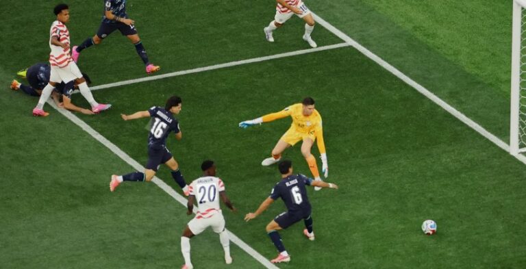 هذا السيناريو الأول من نوعه في تاريخ كأس العالم للرجال، حيث يستفيد فريق واحد من أهداف عكسية في مباراتين متتاليتين، وفق بيانات تحليلية.