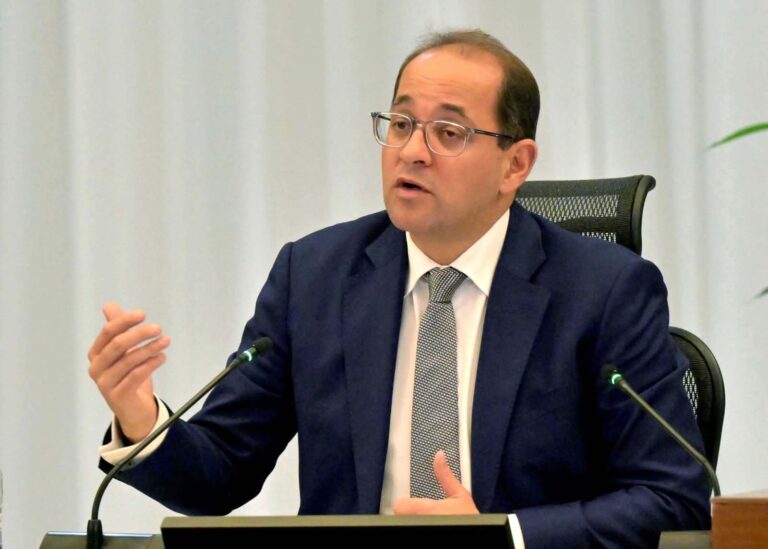 أشار كجوك إلى أن الوزارة تستعد لإطلاق تطبيقين إلكترونيين جديدين للهواتف المحمولة، أحدهما مخصص للضرائب العقارية والآخر للتصرفات العقارية
