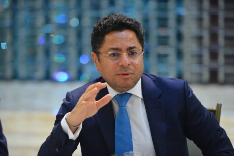 خالد أبو بكر الممثل القانوني للمديرين السابقين، قال إن موكليه تعرضوا للفصل الجماعي في سبتمبر 2024.