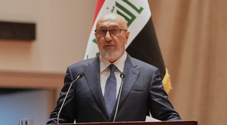 الرئيس العراقي كشف أن بغداد أرسلت رسائل إلى إيران تدعو إلى بدء مفاوضات تتعلق بالحدود والسيادة وملف الفصائل المسلحة.