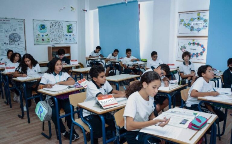 قبول التحويل إلى الصف الأول الثانوي خلال العام الدراسي 2026-2027 سيستمر وفق الضوابط والقواعد المنظمة والمعتمدة من الوزارة.