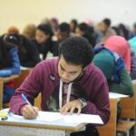 أدى نحو 922 ألف طالب وطالبة بالشعبتين العلمية والأدبية امتحان اللغة الأجنبية الأولى.